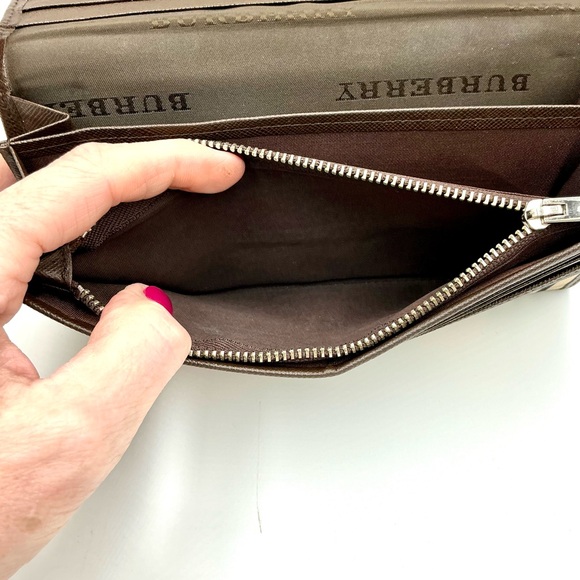 Burberry Beige Nova Check Continental Wallet-COA included - Picture 4 of 4